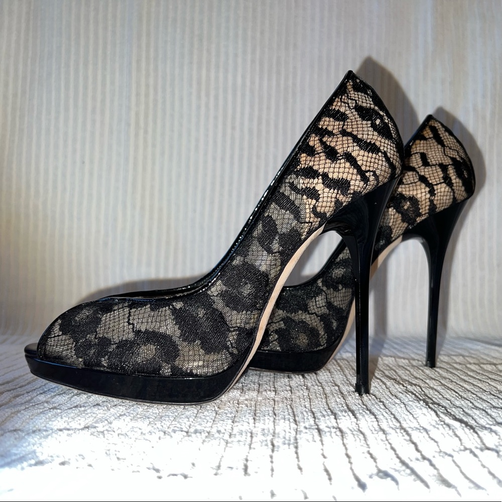 Gorgeous Jimmy Choo lace pumps with smooth lacquer trim and heel. Sz 38.5